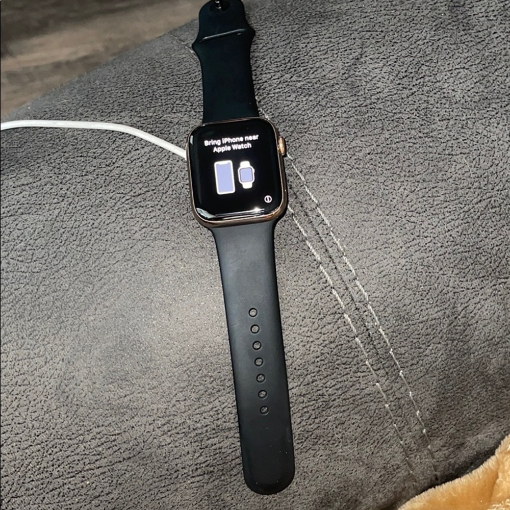 Apple Watch Series 4 44mm Stainless Steel Gold